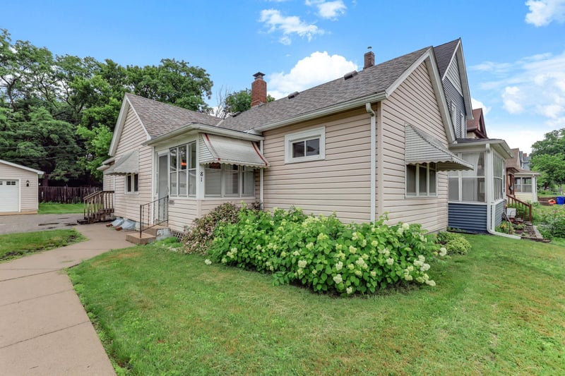 81 Manitoba Ave, Saint Paul, MN 55117