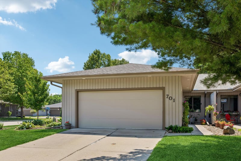 701 Hackerson Ct, Northfield, MN 55057