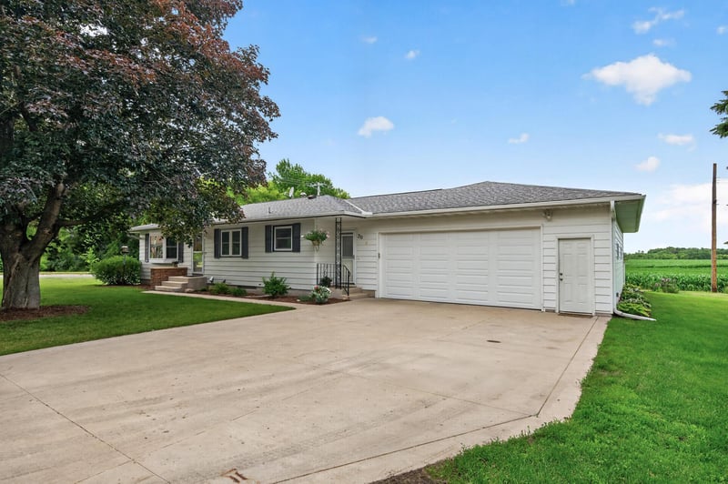 311 Sophia Ave, Hamburg, MN 55339