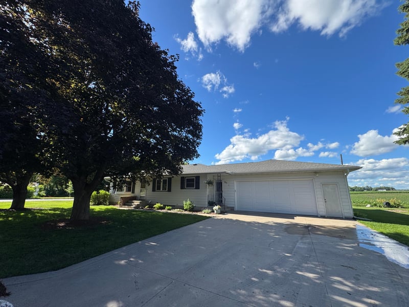 311 Sophia Ave, Hamburg, MN 55339