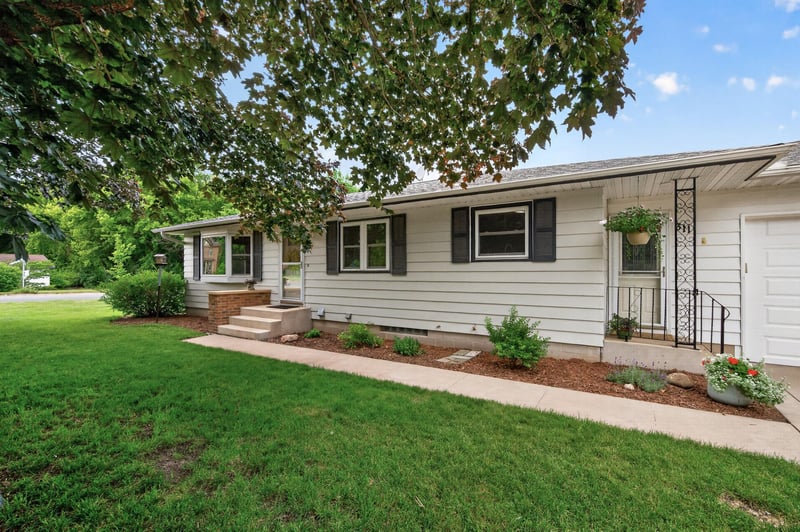311 Sophia Ave, Hamburg, MN 55339
