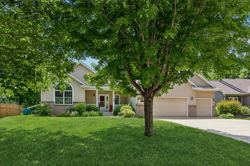 1105 Lupine Dr, Northfield, MN 55057