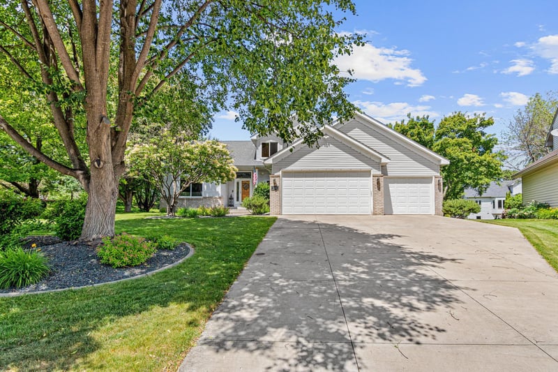 9832 Rosemill Cir N, Champlin, MN 55316