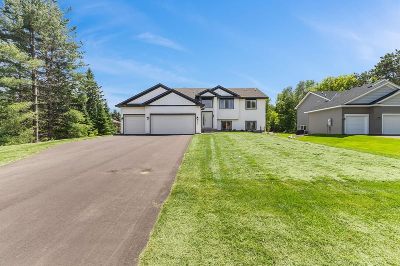520 Lois Ln, Lino Lakes, MN 55014