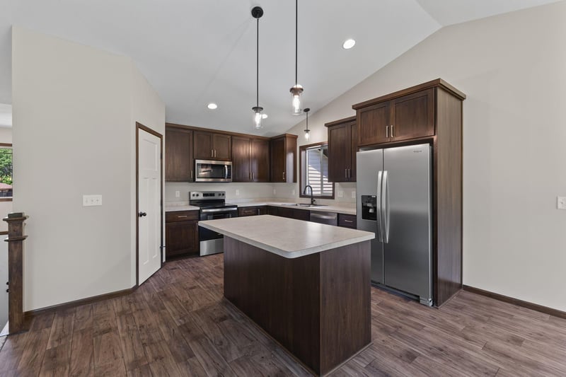 520 Lois Ln, Lino Lakes, MN 55014
