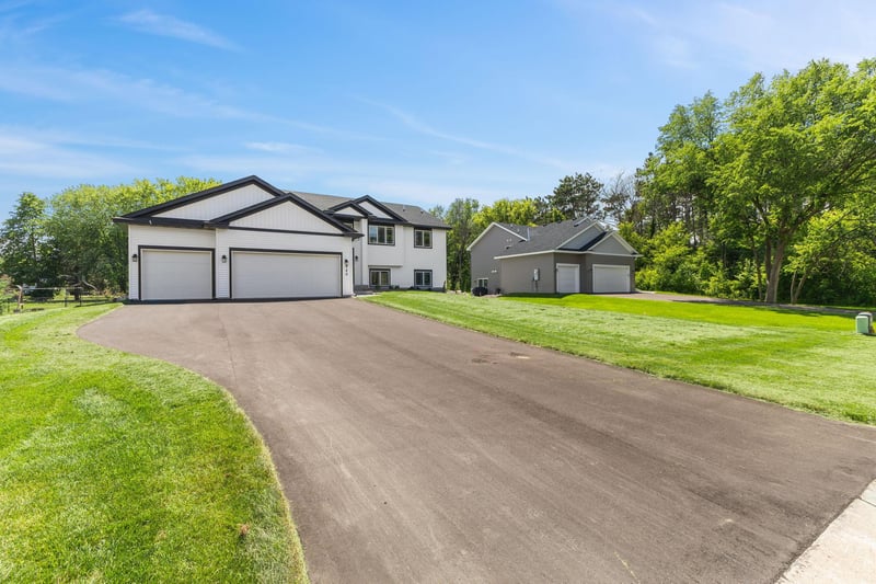 520 Lois Ln, Lino Lakes, MN 55014