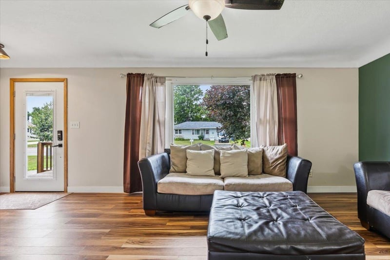 1009 W Center St, Lake City, MN 55041