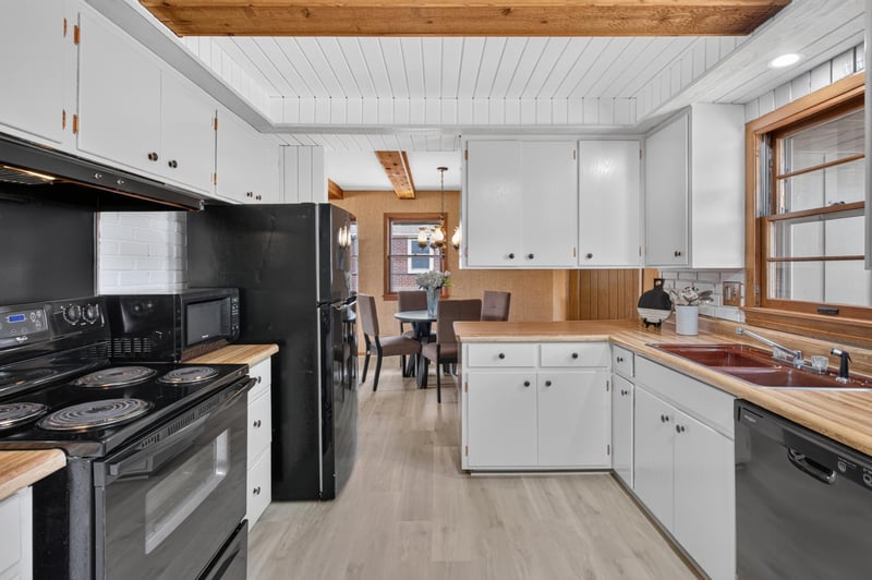 3141 Hampshire Ave N, Crystal, MN 55427