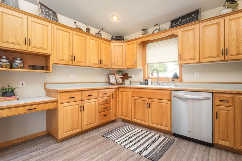 1316 Armstrong Rd NW, Alexandria, MN 56308