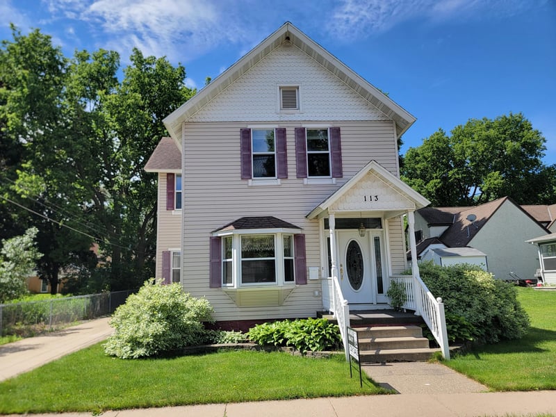 113 E Sarnia St, Winona, MN 55987