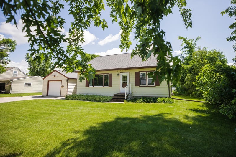 1006 Poughkeepsie Ave, Morris, MN 56267