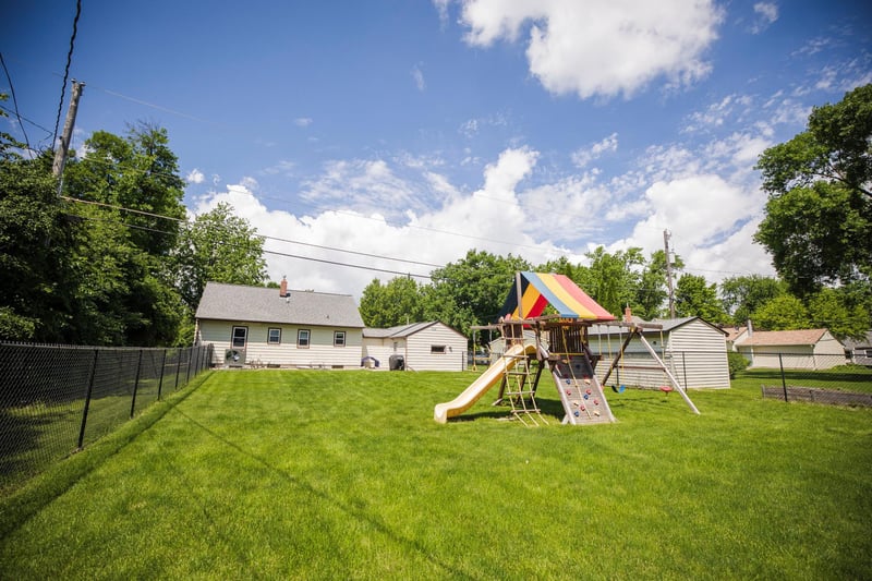 1006 Poughkeepsie Ave, Morris, MN 56267