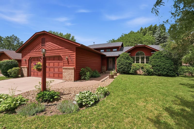 2021 17th St S, Saint Cloud, MN 56301