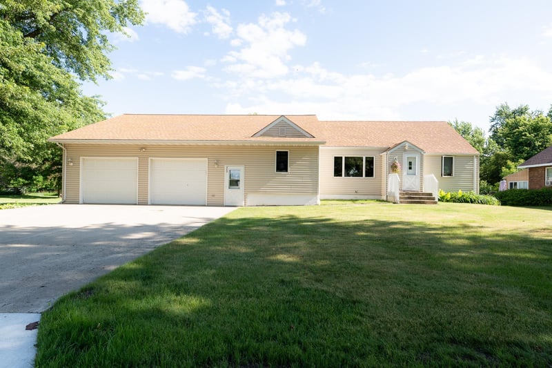 223 E Oak St, Tyler, MN 56178