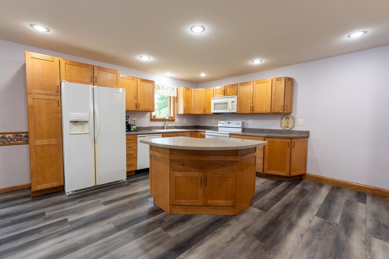 223 E Oak St, Tyler, MN 56178