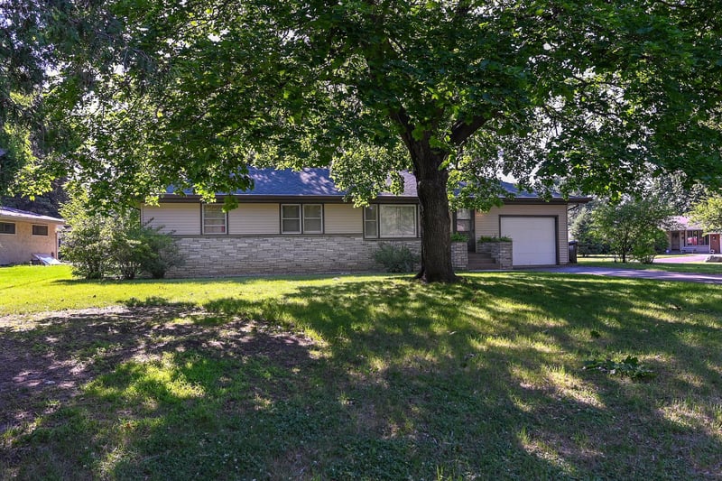 6201 Riverview Ter NE, Fridley, MN 55432