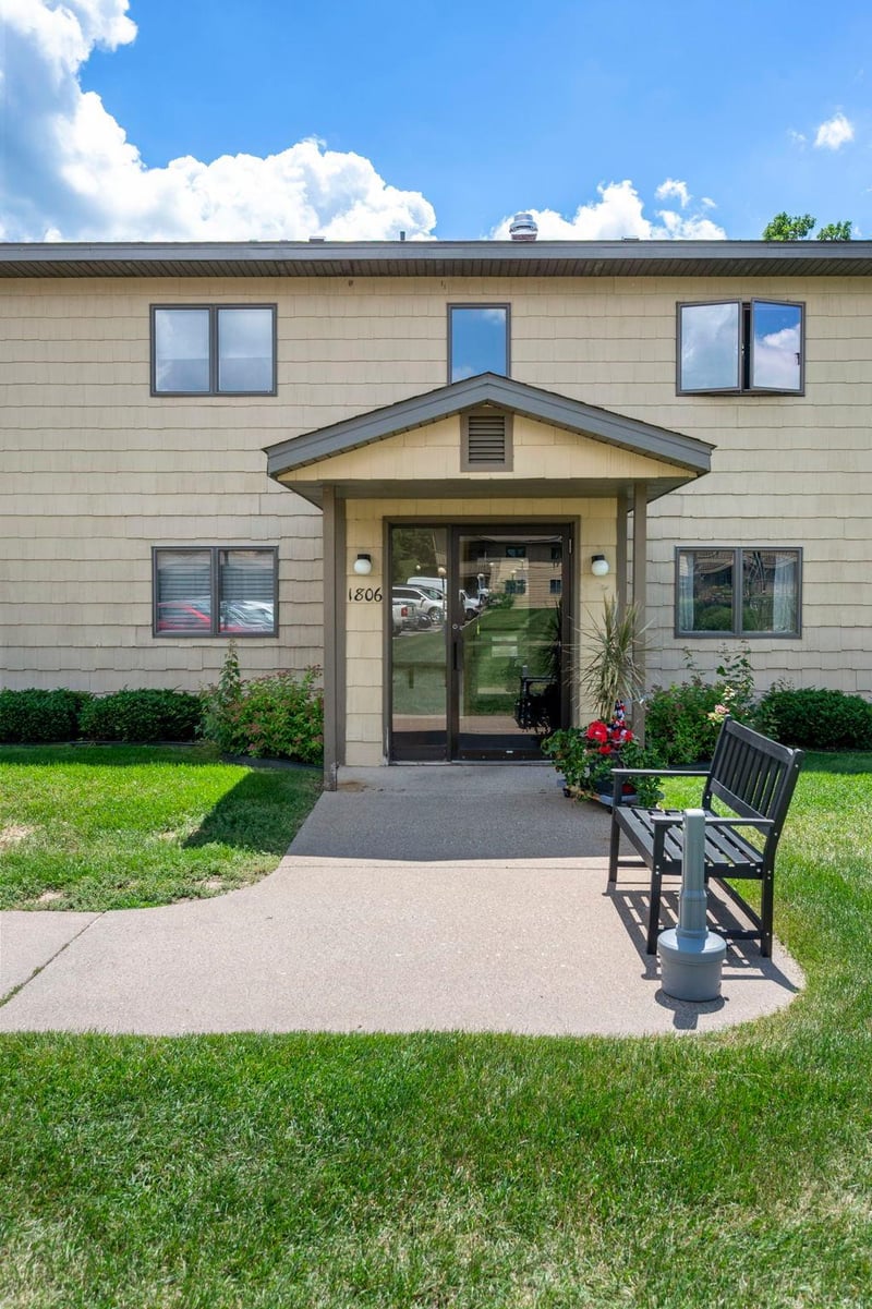 1806 Pioneer Rd #113, Red Wing, MN 55066