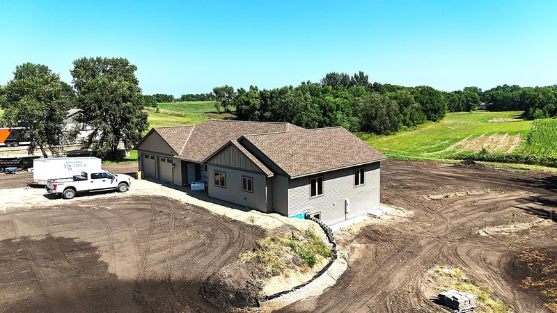 16435 26th St NE, New London, MN 56273