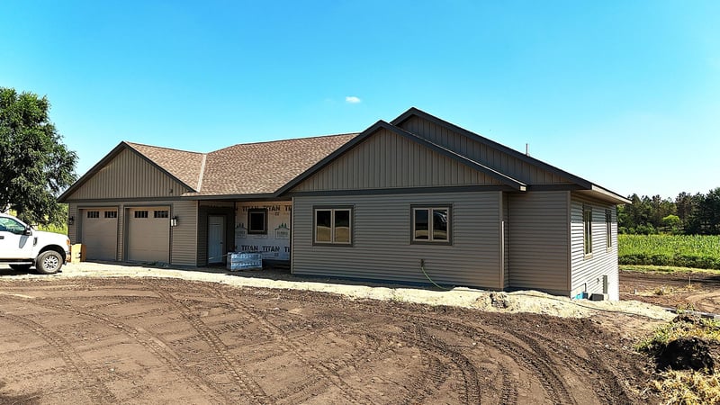 16435 26th St NE, New London, MN 56273