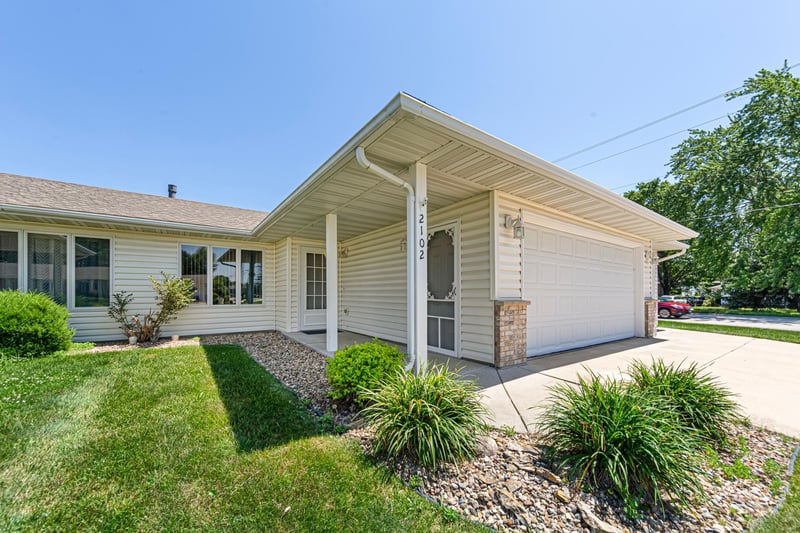2102 Mcquillan Ct SE, Rochester, MN 55904