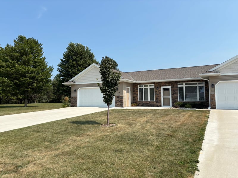 2343 Cherrywood Ln, Worthington, MN 56187