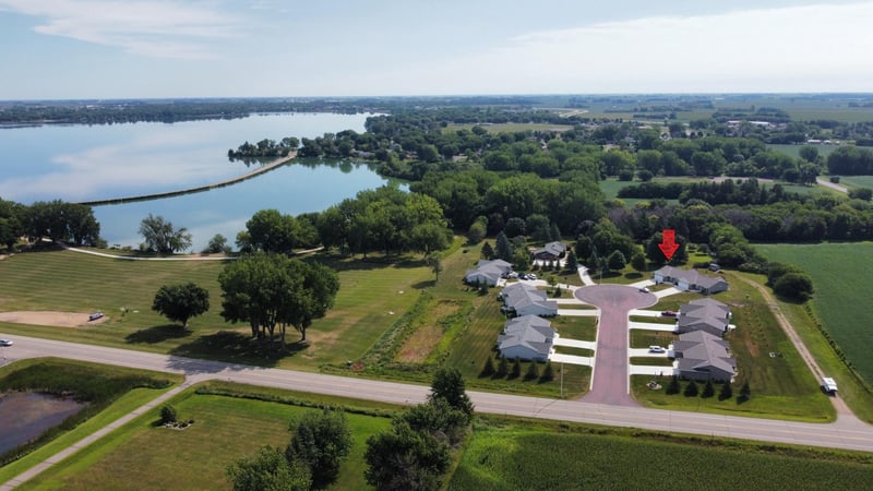 2343 Cherrywood Ln, Worthington, MN 56187