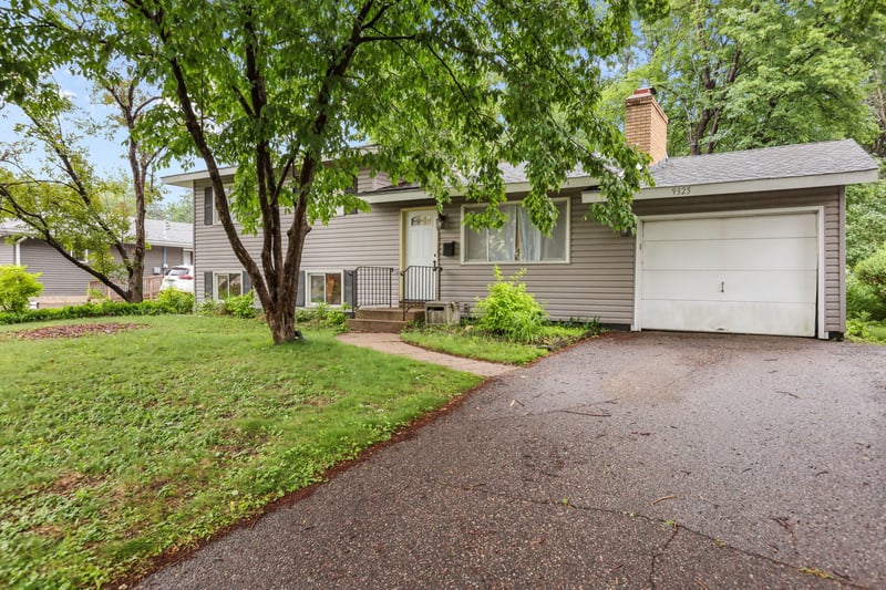 9325 Northwood Pw N, New Hope, MN 55427