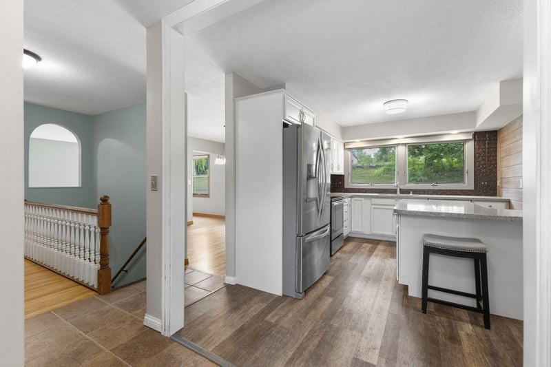 9924 Little Cir, Bloomington, MN 55437