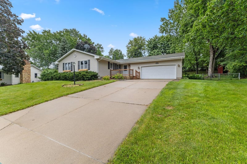 9924 Little Cir, Bloomington, MN 55437