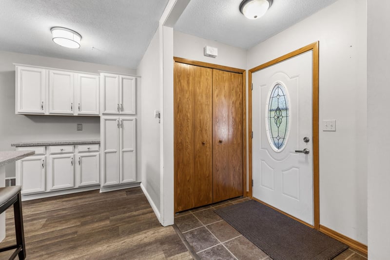 9924 Little Cir, Bloomington, MN 55437