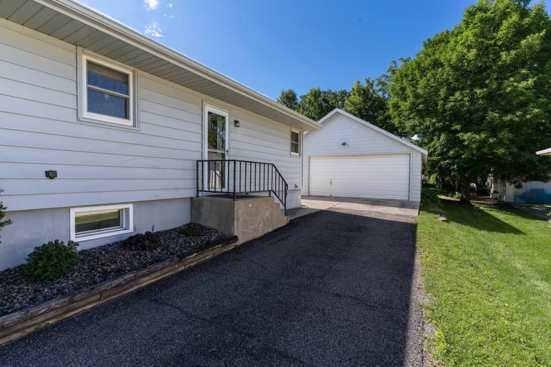 623 Spruce St, Fergus Falls, MN 56537