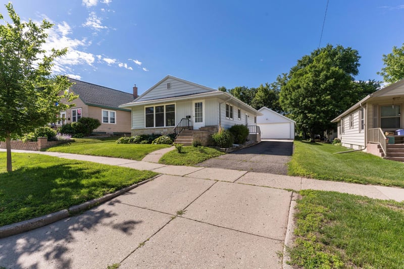 623 Spruce St, Fergus Falls, MN 56537