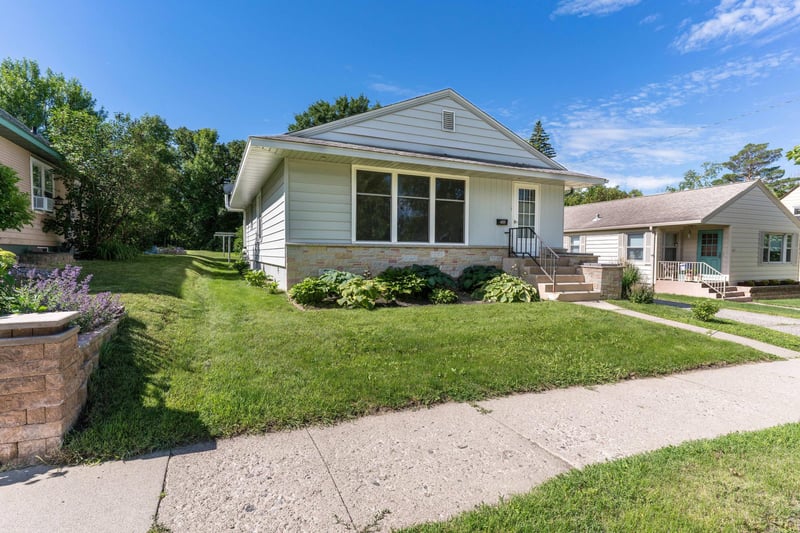 623 Spruce St, Fergus Falls, MN 56537