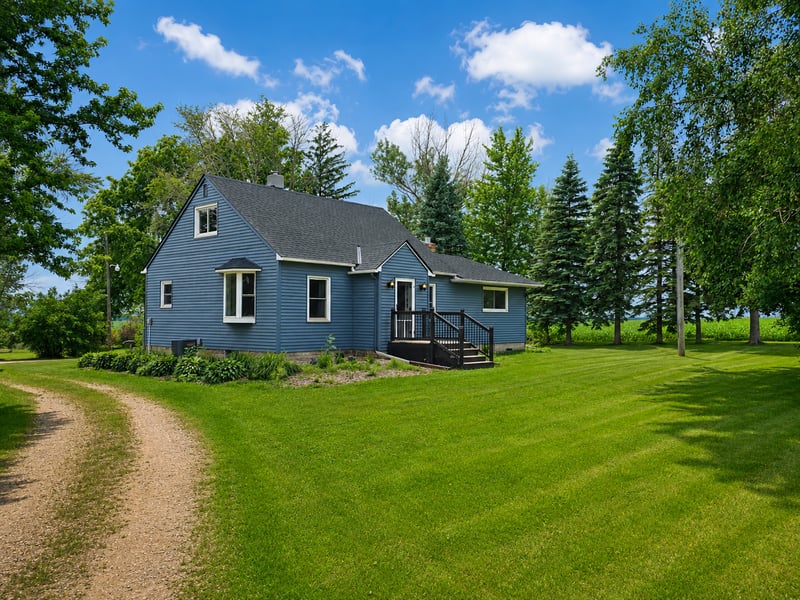 5766 County 12 Blvd, Kenyon, MN 55946