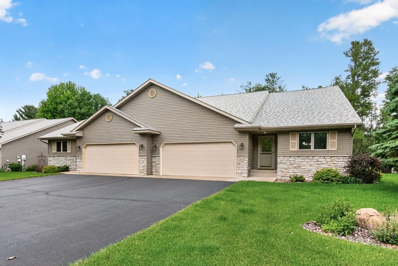 466 Cedar Ct, Taylors Falls, MN 55084