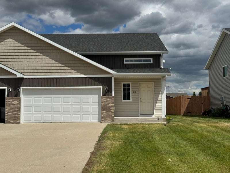 3116 27th St S, Moorhead, MN 56560