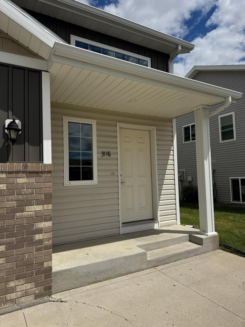 3116 27th St S, Moorhead, MN 56560