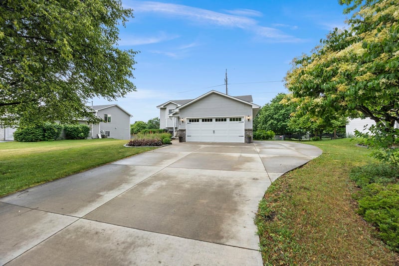 9170 Jareau Ave S, Cottage Grove, MN 55016