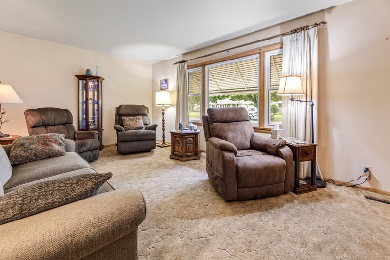 1402 6th St NW, Austin, MN 55912