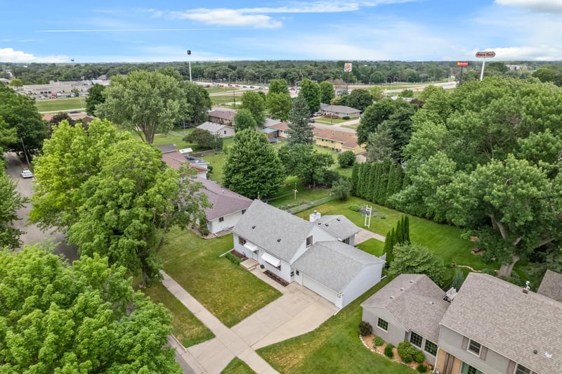 1402 6th St NW, Austin, MN 55912
