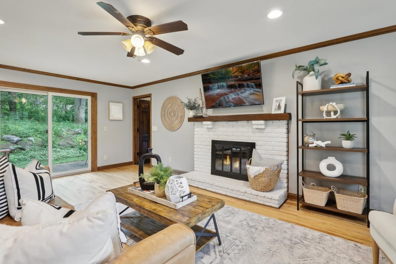 13645 Krestwood Dr, Burnsville, MN 55337