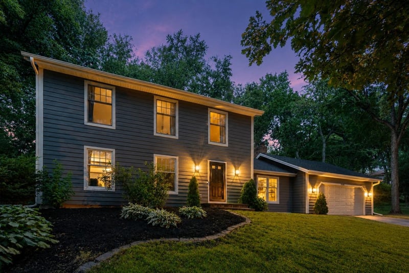 13645 Krestwood Dr, Burnsville, MN 55337