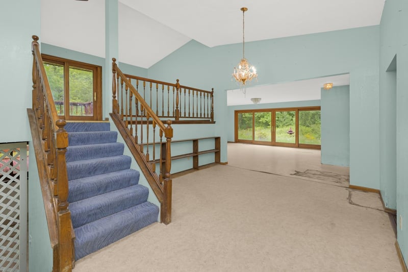 9785 Alaureate Ct, Inver Grove Heights, MN 55077
