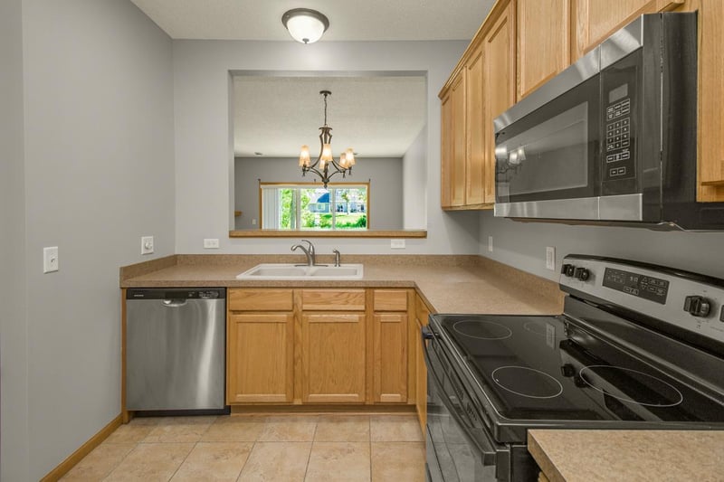 614 Southbridge Dr, Northfield, MN 55057