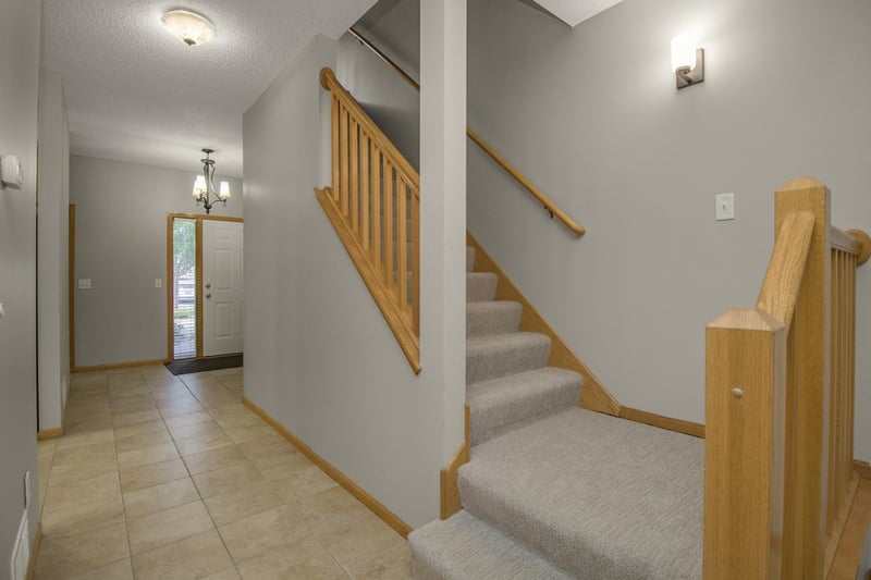 614 Southbridge Dr, Northfield, MN 55057