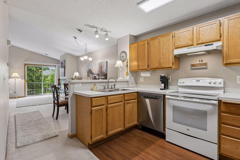 2240 Ranchview Ln N #80, Plymouth, MN 55447