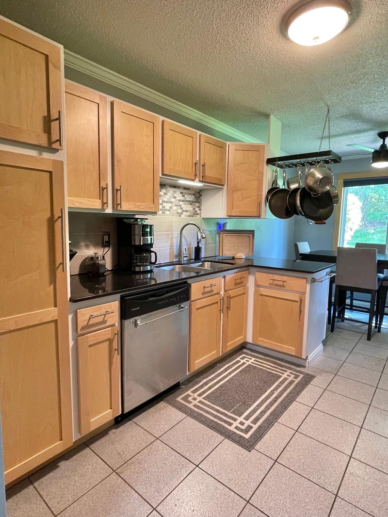5145 Balmoral Ln #4, Bloomington, MN 55437