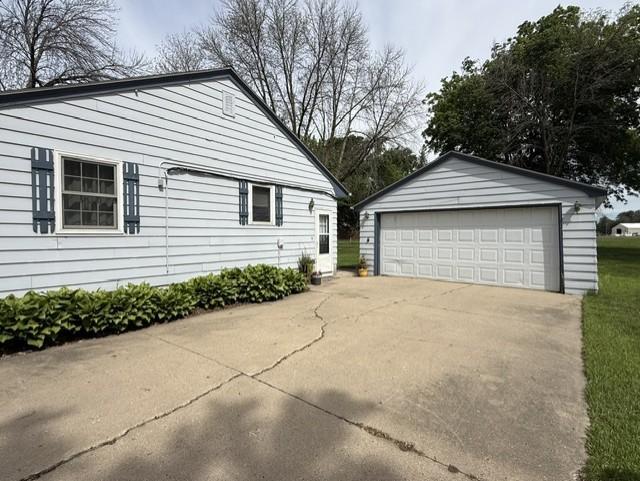 709 Mountain Lake Rd, Mountain Lake, MN 56159