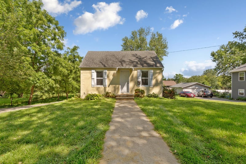 1135 5th Ave SW, Faribault, MN 55021