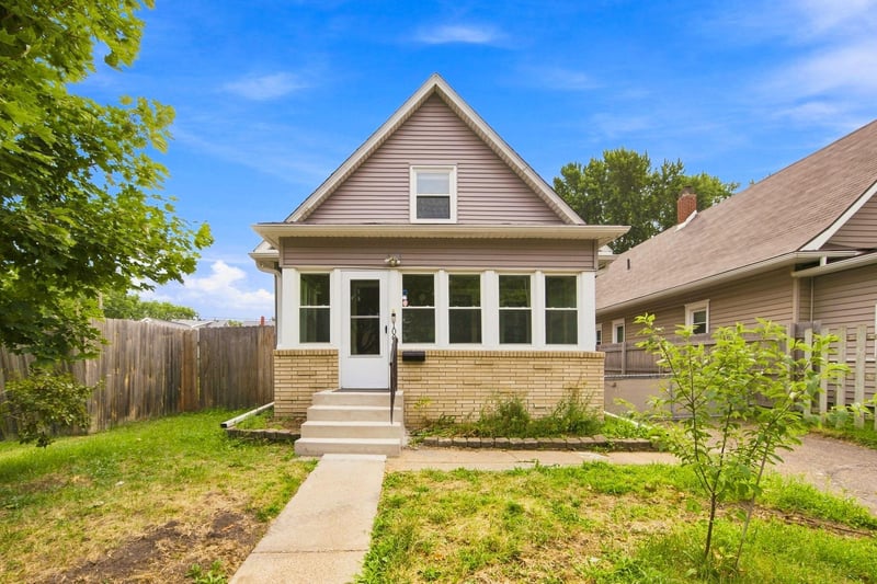 1004 Western Ave N, Saint Paul, MN 55117